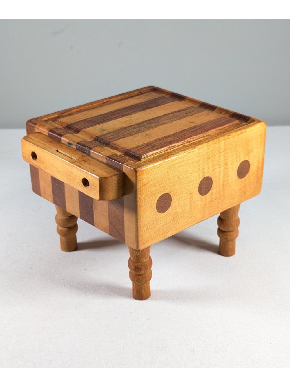 Miniature 1:4 traditional solid wood butchers block salesman sample, doll sized